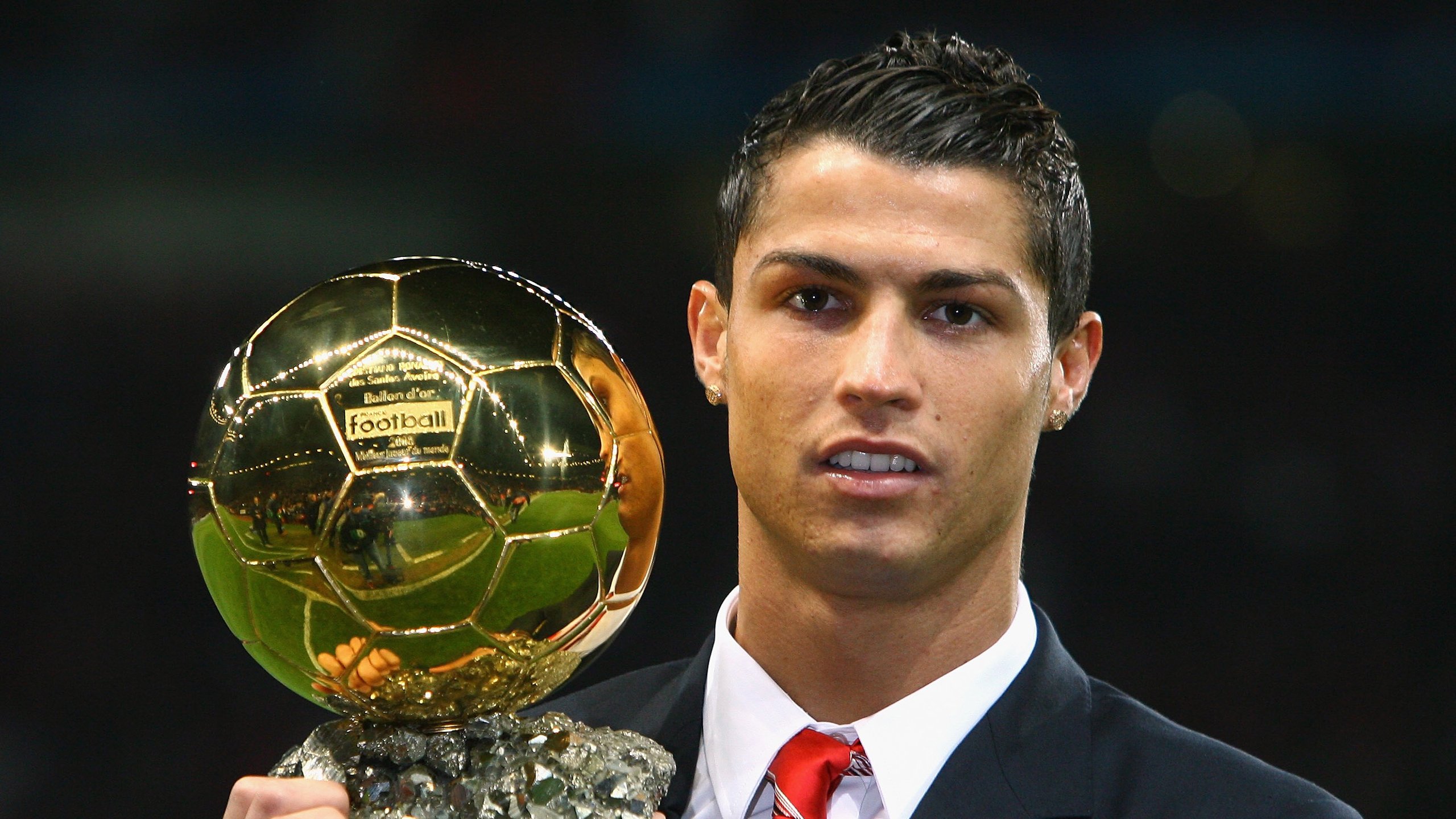 “足球场馆智慧化管理，提升比赛效率”，足球场运营管理方案